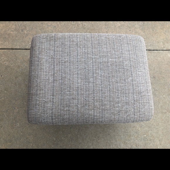 Vanity with mirror & stool. Its in new condition. Selling due to an upgrade! - Picture 3 of 5